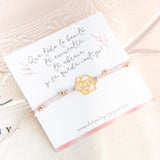 Pulseras Hilo Nudo - Beige y Dorados Flor de Abril