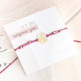 Pulseras Hilo Nudo - Guinda y Dorados Flor de Abril
