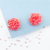 Maxi Aretes - Pompon de Mostacillas Coral Brillante